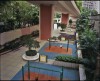 un jardin d'enfants, sous une rampe à voitures, Hong Kong un jardin d'enfants, sous une rampe à voitures, Hong Kong