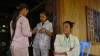 Femme et ses deux filles - Kratie - Cambodge Femme et ses deux filles - Kratie - Cambodge