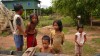 les enfants du voisinage. Campagne de Phnom Penh - Cambodge