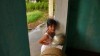 enfant a la fenetre. Hoi An. vietnam enfant a la fenetre. Hoi An. vietnam